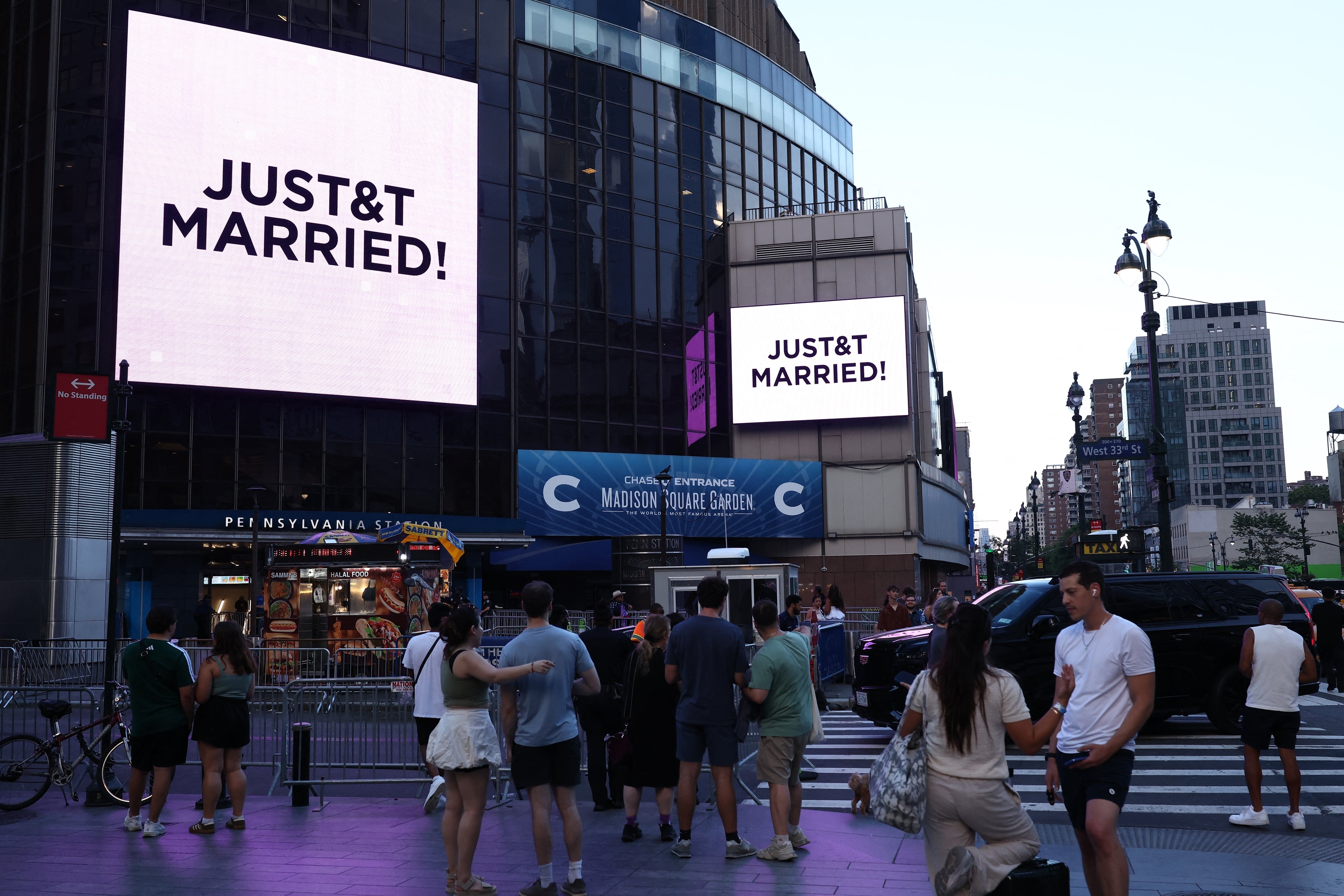 The Reactions To Taylor Swift’s Alleged 1,000-Person Wedding Guest List Are All Over The Place